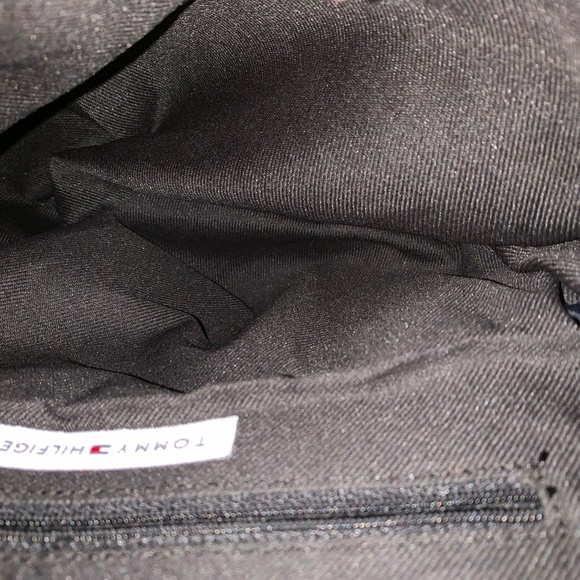 🎈Classic Tommy Hilfiger vinyl purse in Navy - Picture 4 of 5